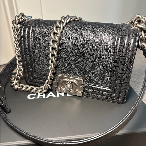 Chanel Small Boy Bag Caviar Leather - Picture 4 of 16